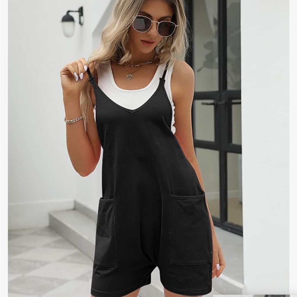 Automet | NWT Black Sleeveless Razorback Romper with Pockets | Small - Picture 2 of 5